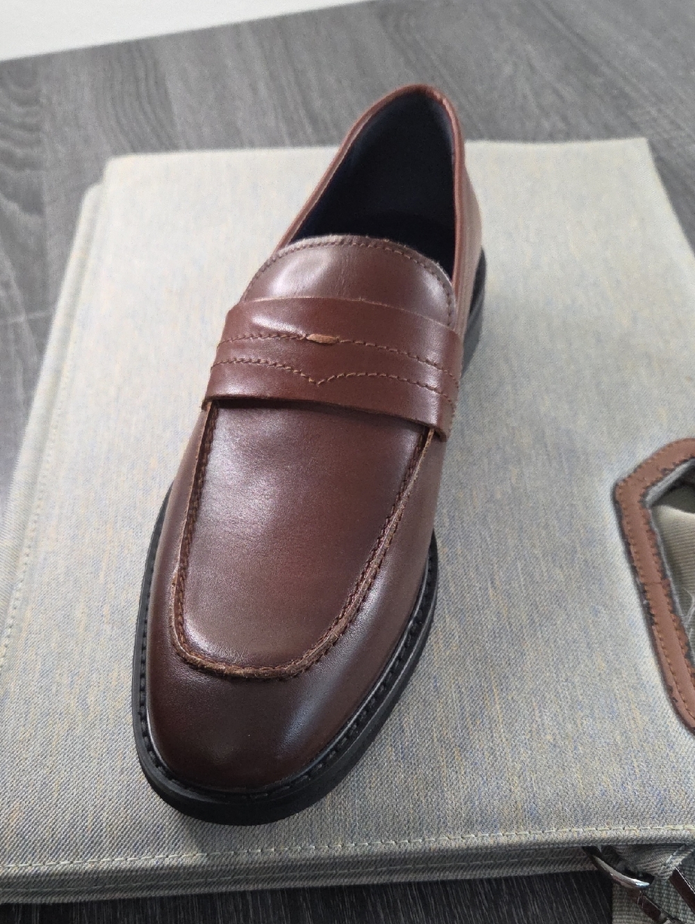 Steve Madden Brown Cow Leather Penny Loafers Size 8 Slip On Slick Stylish